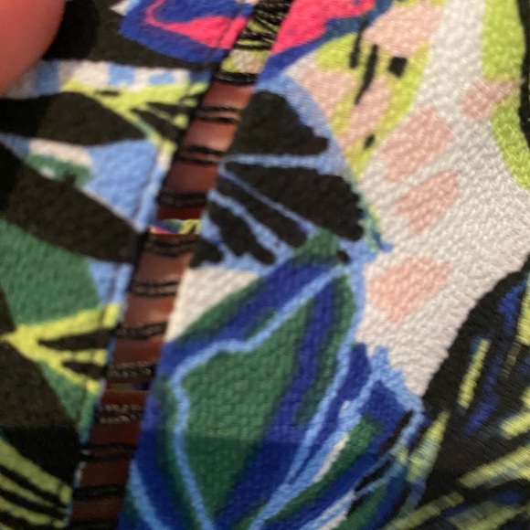 Tropical blouse with stitch detail size 1x - Picture 3 of 5